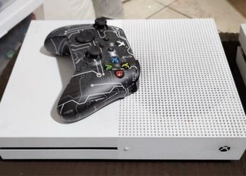 Xbox One S Console with Controller