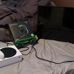Xbox S, Head Set And Tv With Controller 