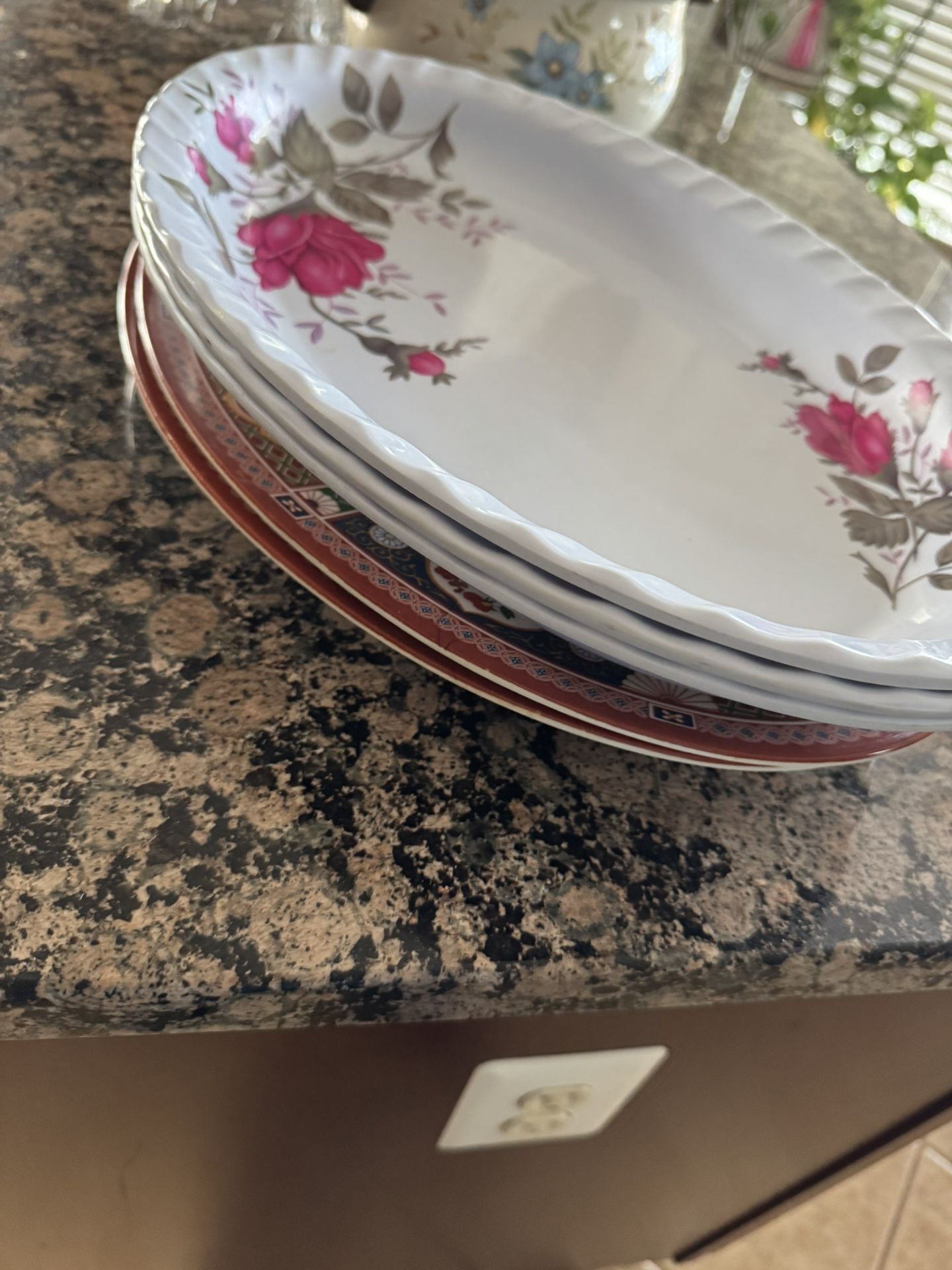 Elegant Floral Serving Platters – Lightweight Vintage-Style Set