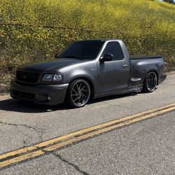 2003 svt lightning 