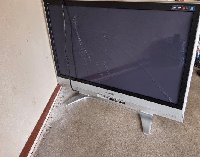 Panasonic TV (broken Screen)