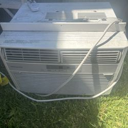Frigidaire Window AC used 115 v