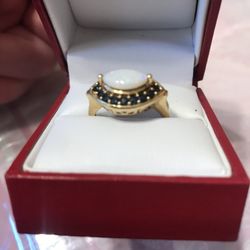 14kt Gold Opal Sapphire  Ring  I Believe It’s 7 And Half    Please Check My Other Listings 