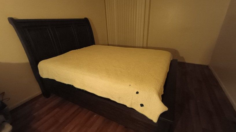 Sleigh Bed