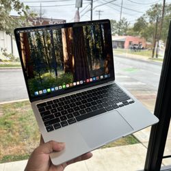 MacBook Air M3 2024 13inch 16GB ram 512GB 