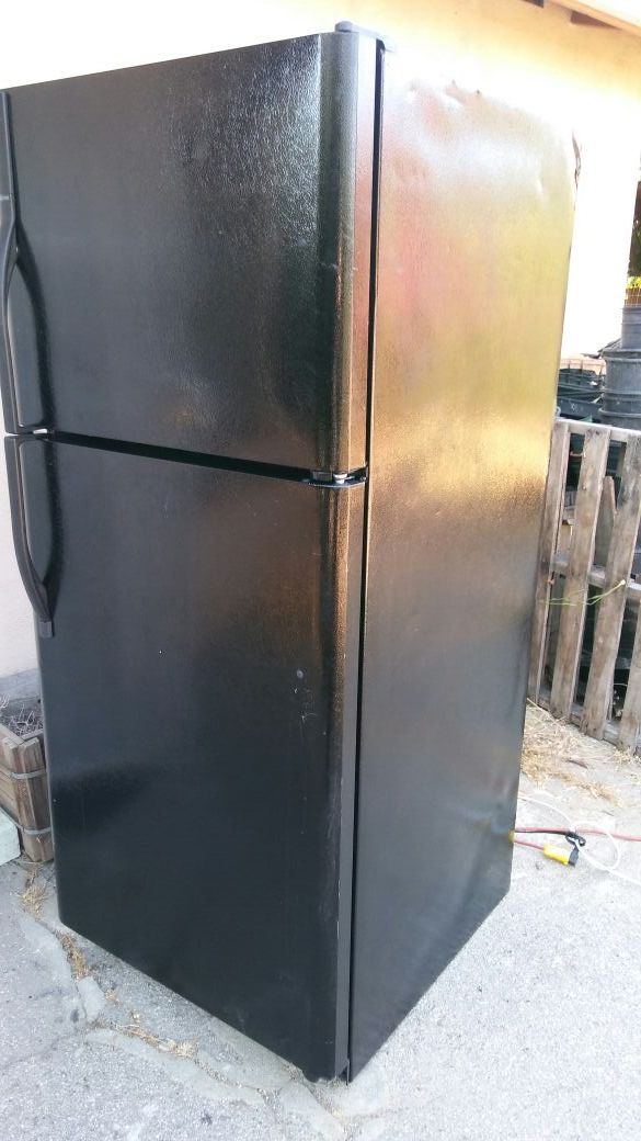 ⭐SALE MUST GO TODAY Kenmore 60089 20.4 cu. ft. Top Freezer Refrigerator - Black⭐