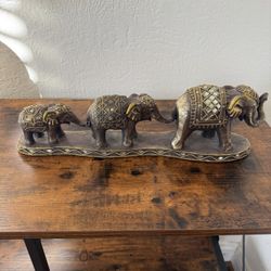 Family Of Elephants 