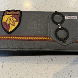 Loungefly Gryffindor Harry Potter trifold wallet ⚡️🪄 Bags Accessories Slytherins