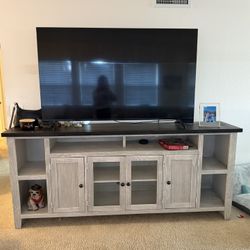 Tv Stand / Entertainment Center