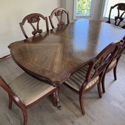 Kitchen Table with 6 Chairs 