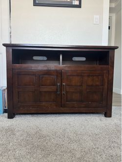 3 ft Cabinet with shelves