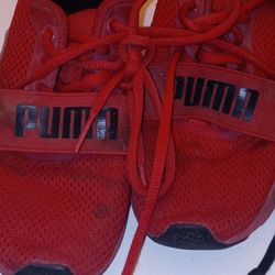 4 pairs of BOYS gently/ worn  SNEAKERS sIze 10 