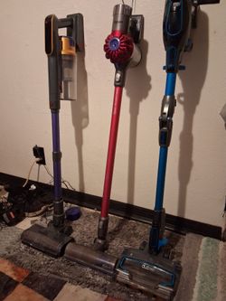 VERY NICE CORDLESS STICK VACUUMS JUST NEED CHARGERS