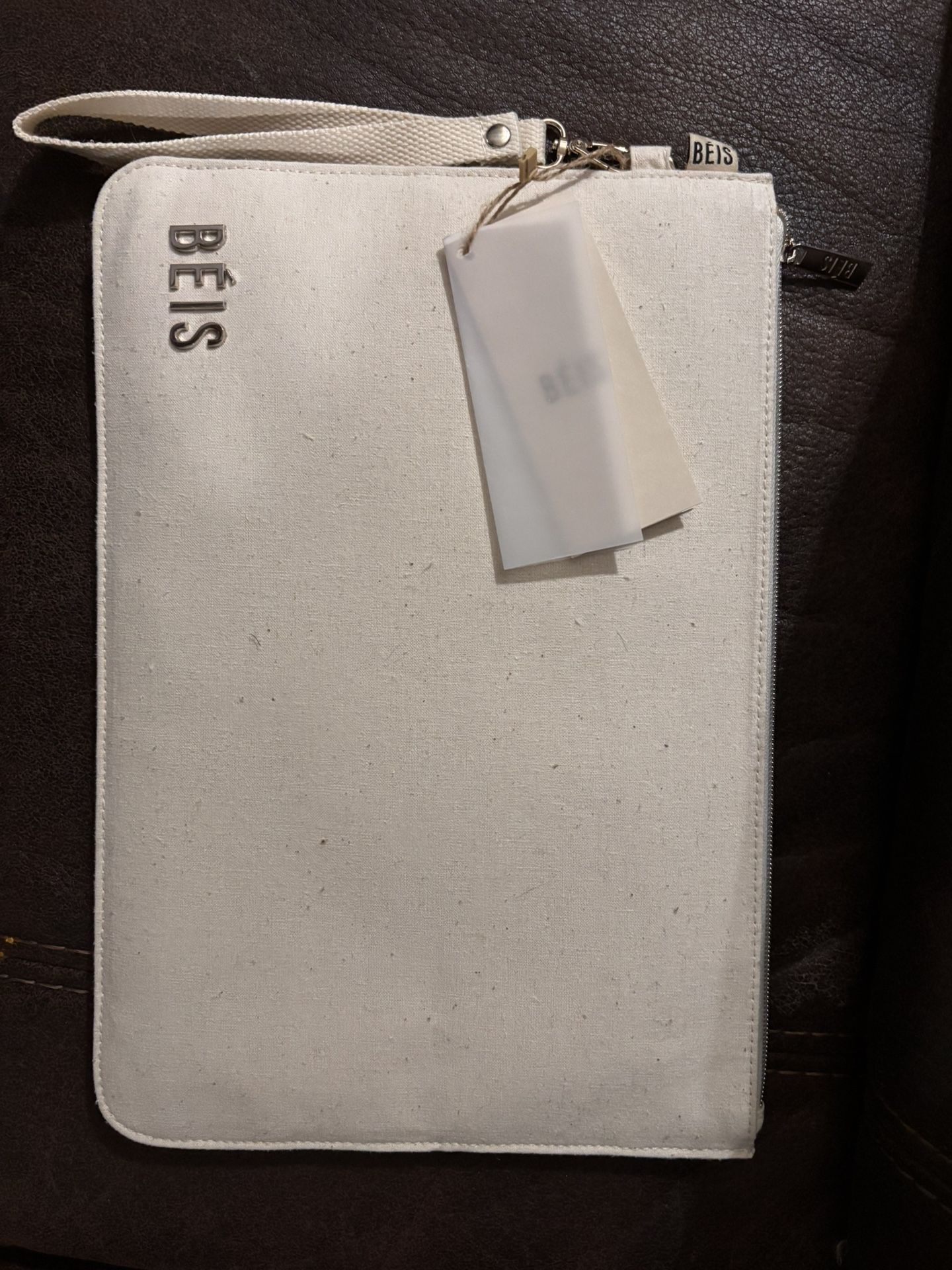 The BÉISics Laptop Pouch  in Beige