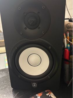 Yamaha HS5 studio speakers