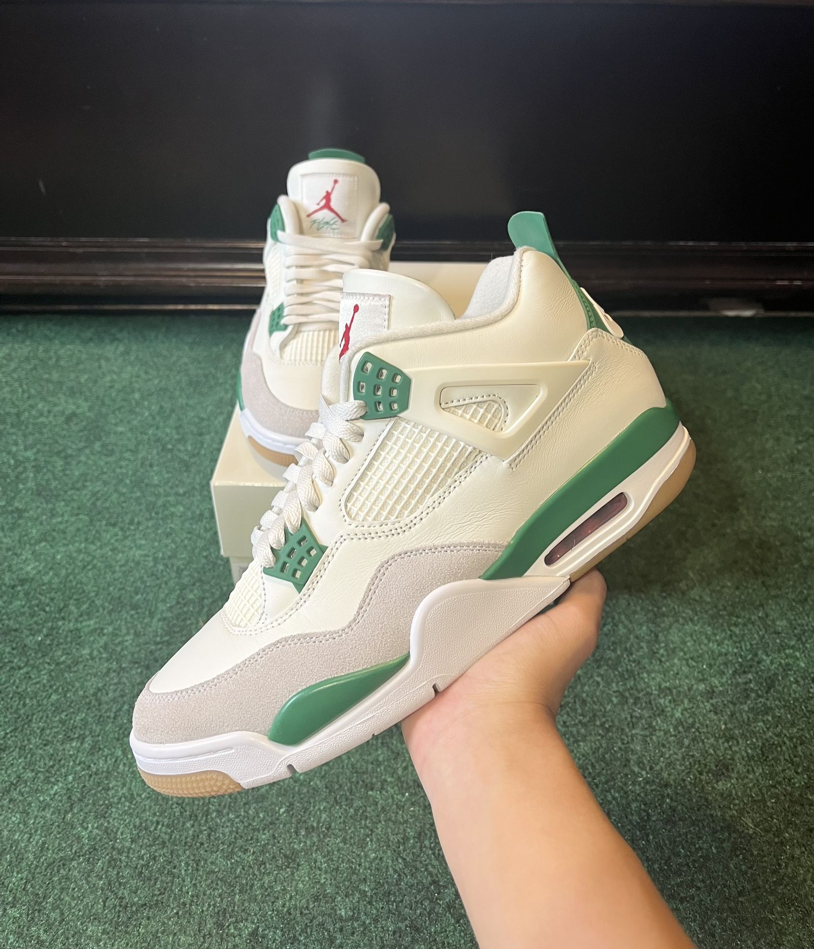 Jordan 4 Retro SB Pine Green 2023