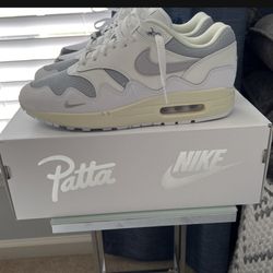 Size 9 ($150) Worn Twice 