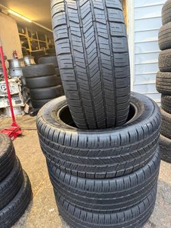 Nice set of 4 good year tires 275/55/20