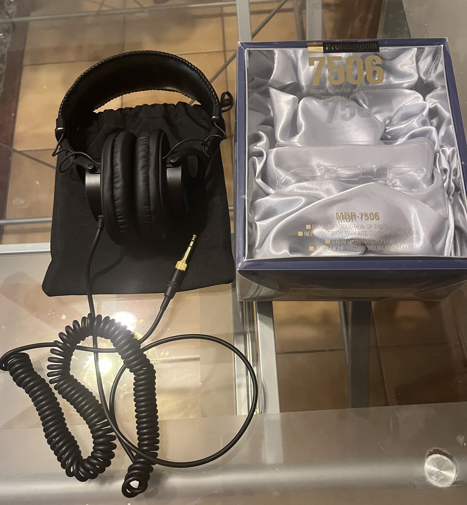 Sony MDR-7506 Closed-Back Professional Headphones
