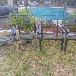 4 Patio Chairs 