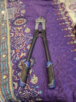 Bolt cutters