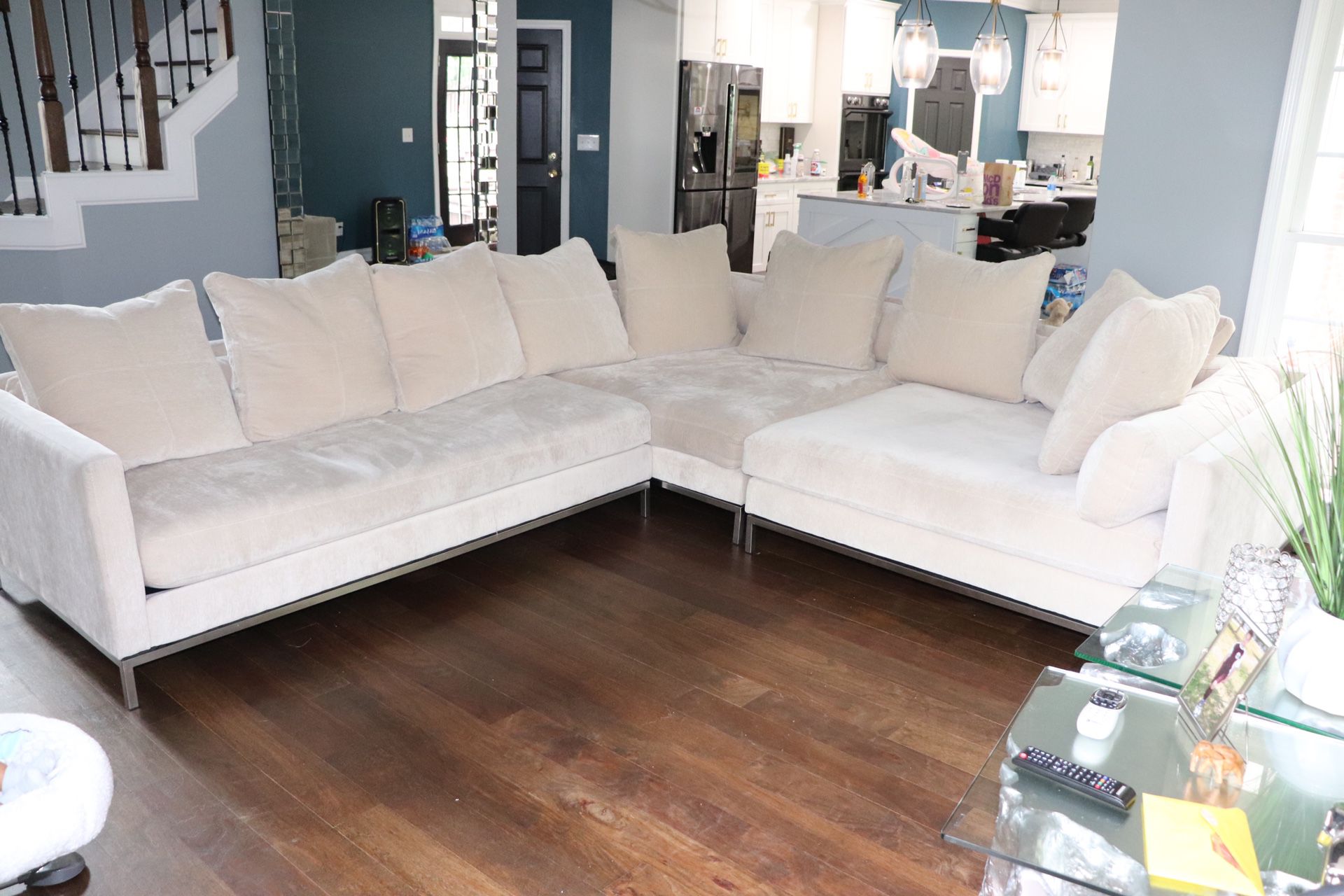 Z gallery couch Ventura Corner Sectional - 3 PC