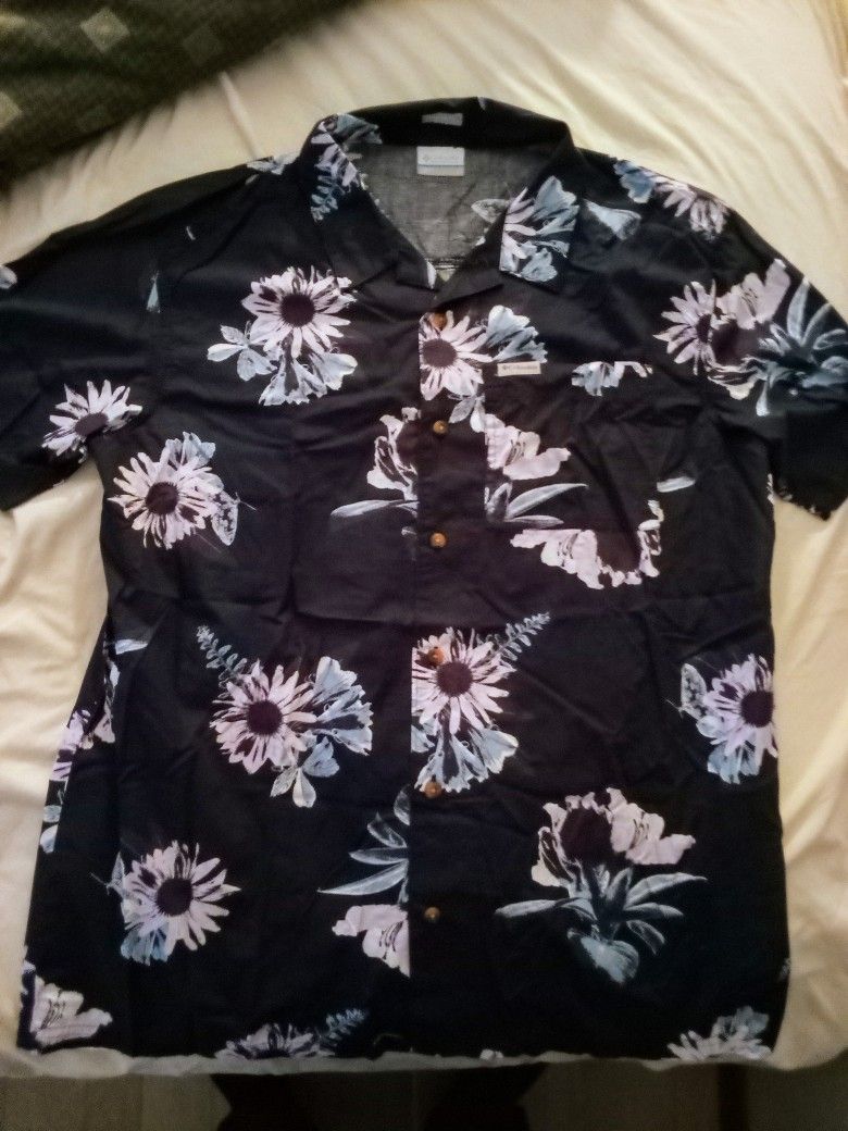 Barely Used Columbia Sportswear Floral Short-Sleeve Shirt (Men's Large - Regular Fit)