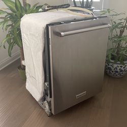 Kitchenaid Dishwasher Model: KDTM704ESS0