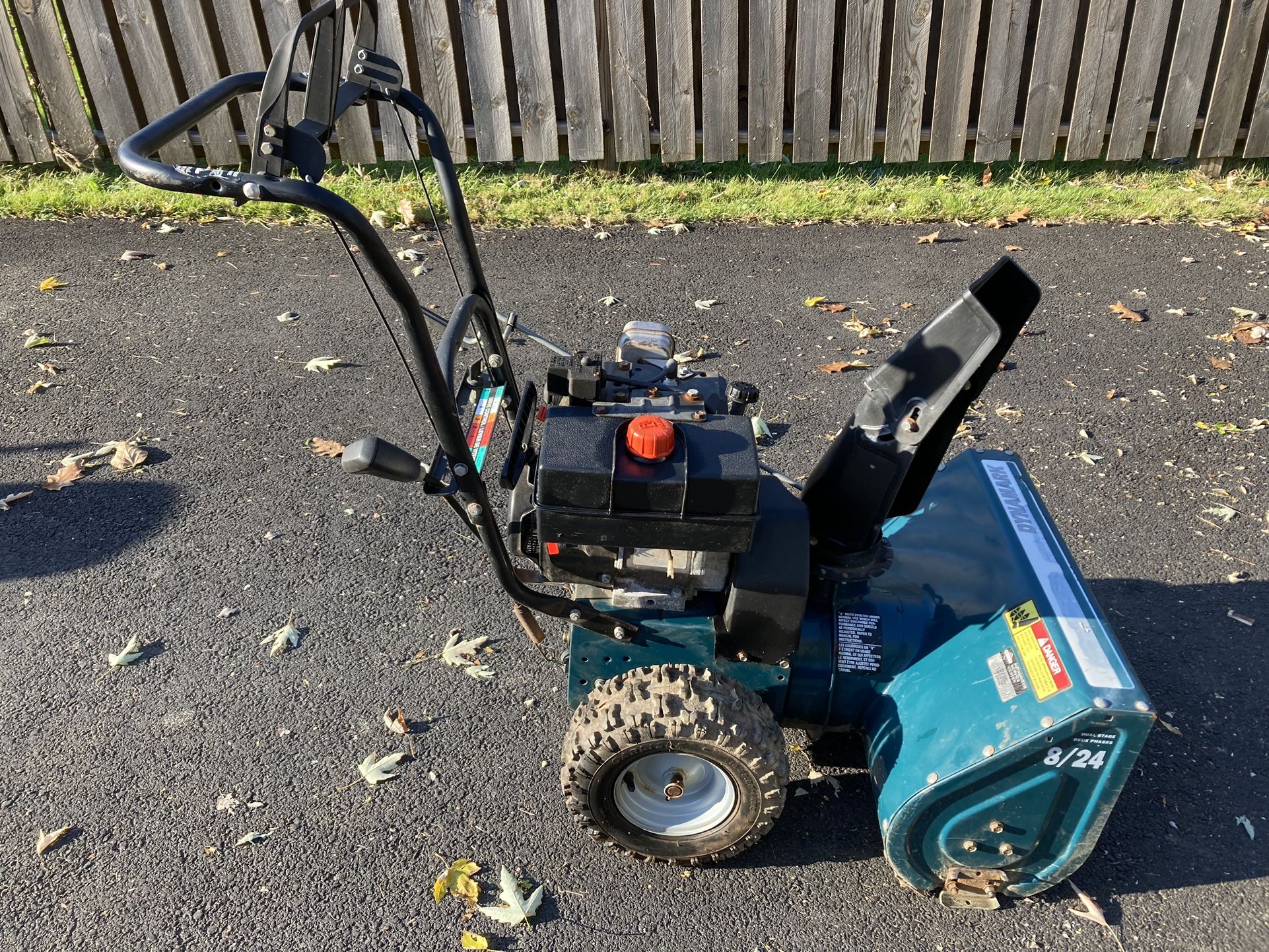 Dynamark Snowblower 8HP 24” 2 Stage Electric Start for Sale in Alburtis ...