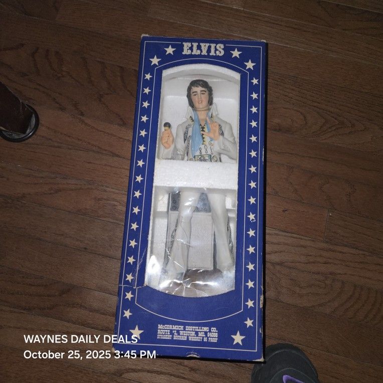 π₯ Rare Elvis Collectible! π₯
π€ Vintage 1977 McCormick Elvis Presley Porcelain Whiskey Decanter