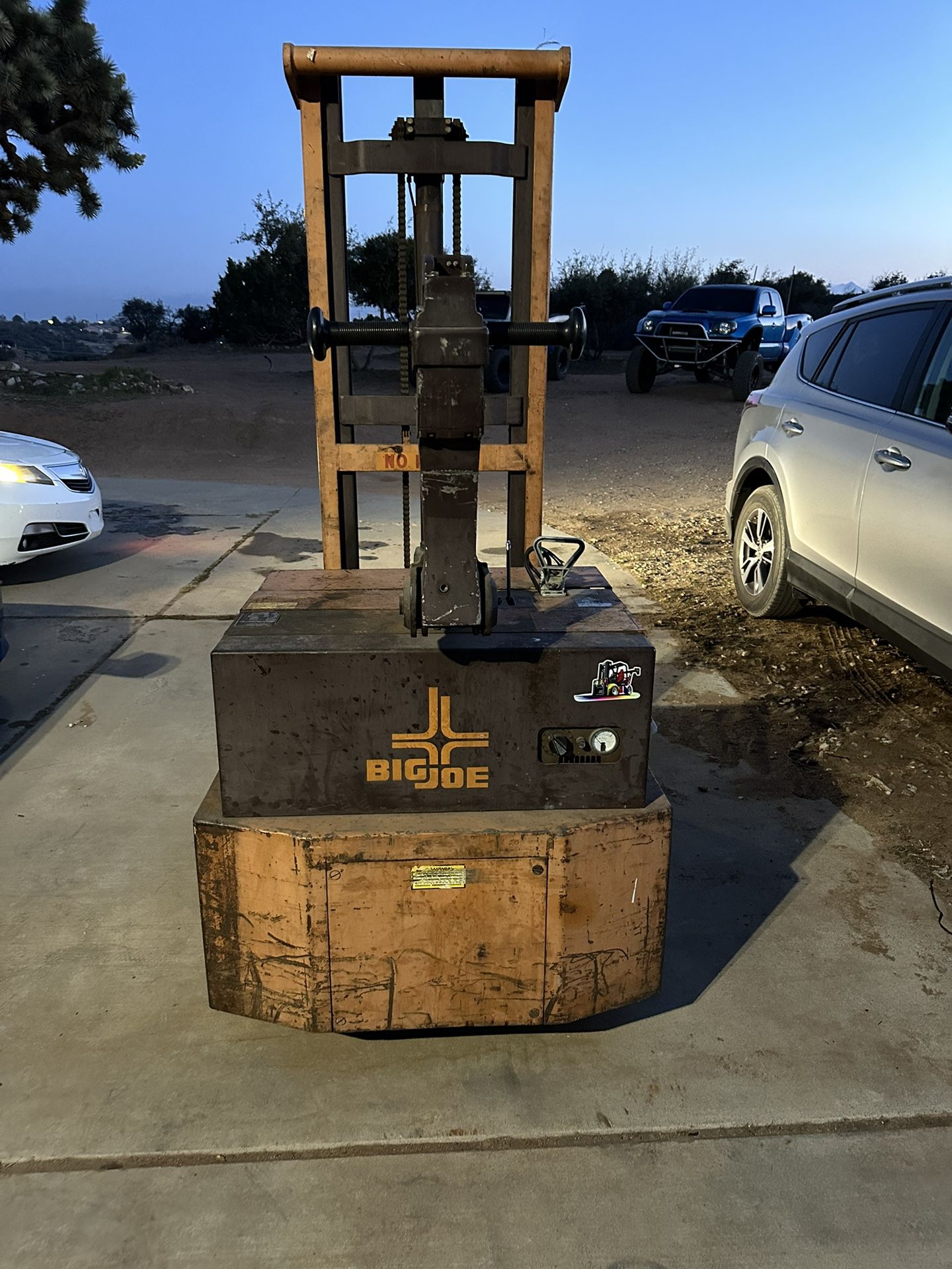 Electric Forklift Big Joe Compact 2000lb Lift Capacity