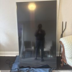 Samsung 65” MU8000 – NO One Connect box – wall mount required