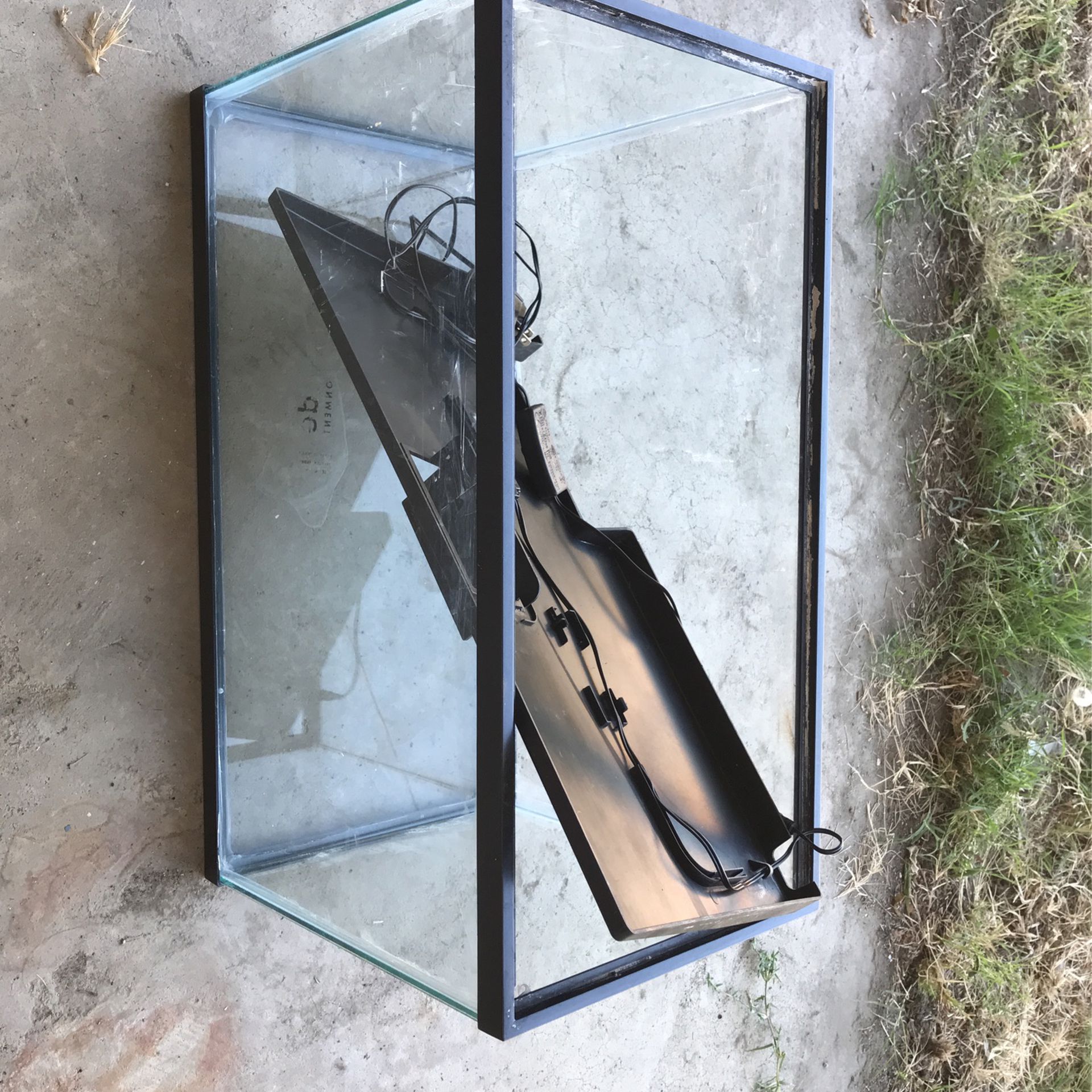 10 Gal Fish Tank With Small Light Cover Included