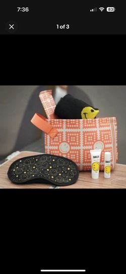STARLUX Airlines x Smiley Premium Economy Amenity Kit by WESSCO Orange Pouch NEW