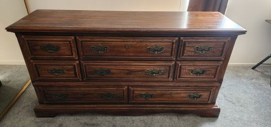 Dresser set