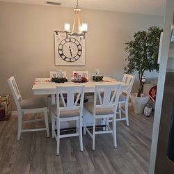 Dinning Tables with 6 chairs with an additional  lid to make it bigger.