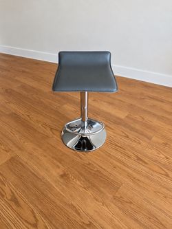 Set of 4 Gray Kitchen Bar Stools – $40