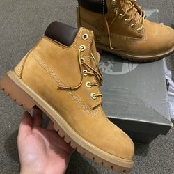 Size 2.5 Timberlands