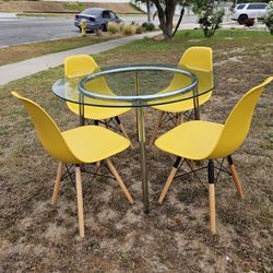 Beautiful Dining Table Set 