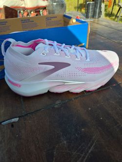 Brooks women's size 11