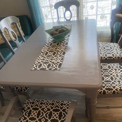Beautiful dining room set w 6 chairs