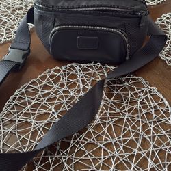 TUMI FUNY PACK 12”/6”