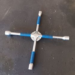 4 Way Lug Wrench