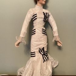 Porcelain Doll Older Woman Great Condition  