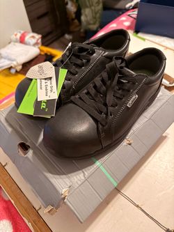 Woman's work shoes (steal toe)