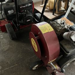 2 Push Leaf Blowers
