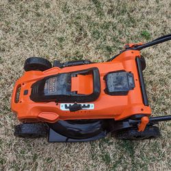 Black And Decker 40v Electric Lawn Mower. 4 Batteries 