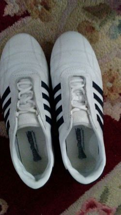 📱7/24 Cross Trekkers (TM) collection, one time wear. Woman shoes white color with accents navy