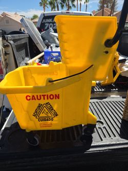 Rubbermaid Comm.Mop Bucket