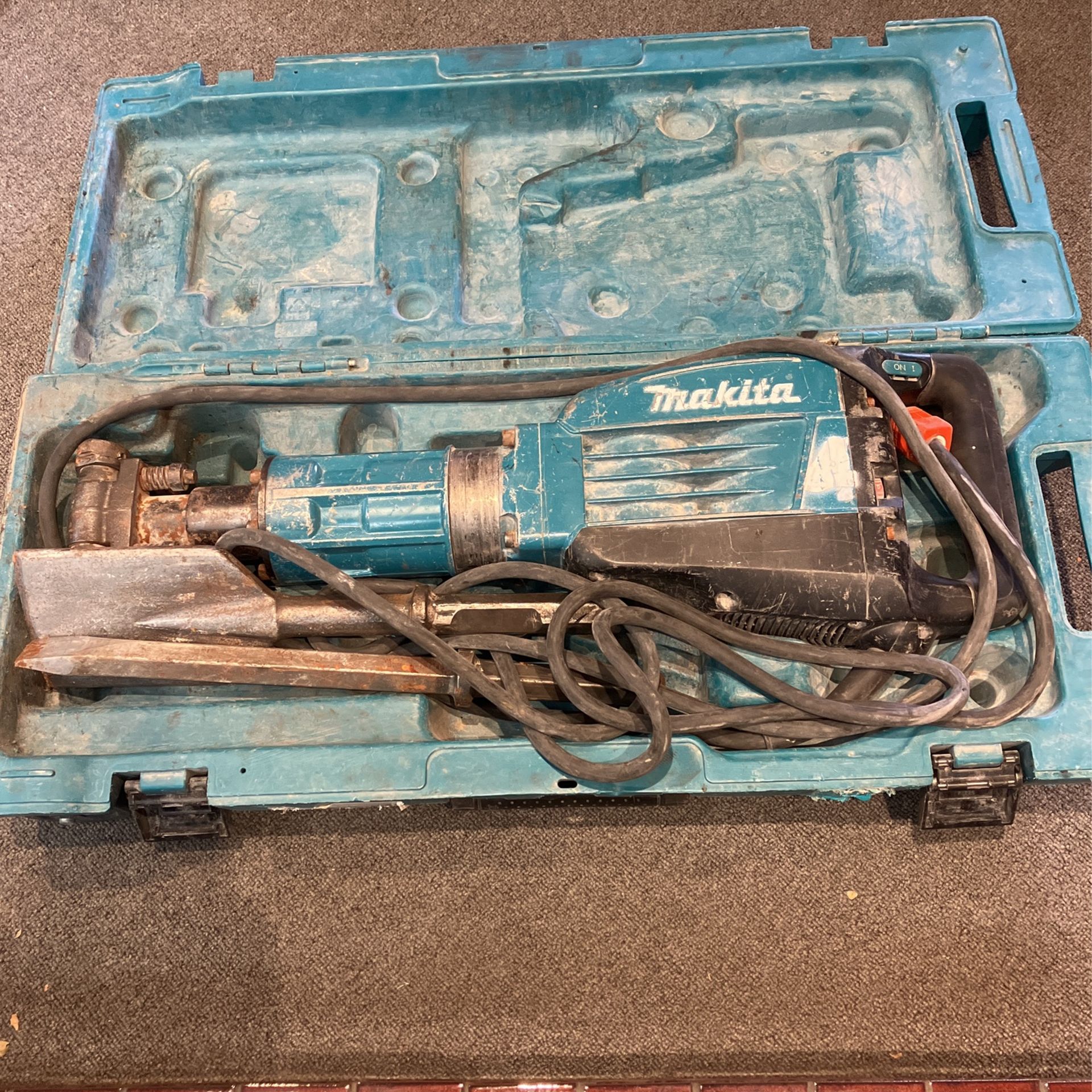 Demolition Hammer 35lb. Makita HM1307CB